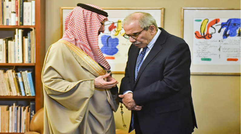 وفد سعودي في بيروت لمواصلة الضغط على حزب الله